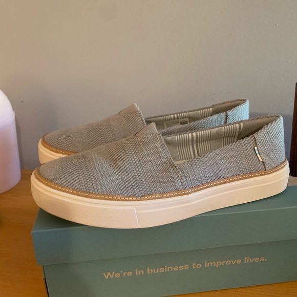 Brand new Women’s Toms Slip on Sneakers size 9.5 - Picture 3 of 7